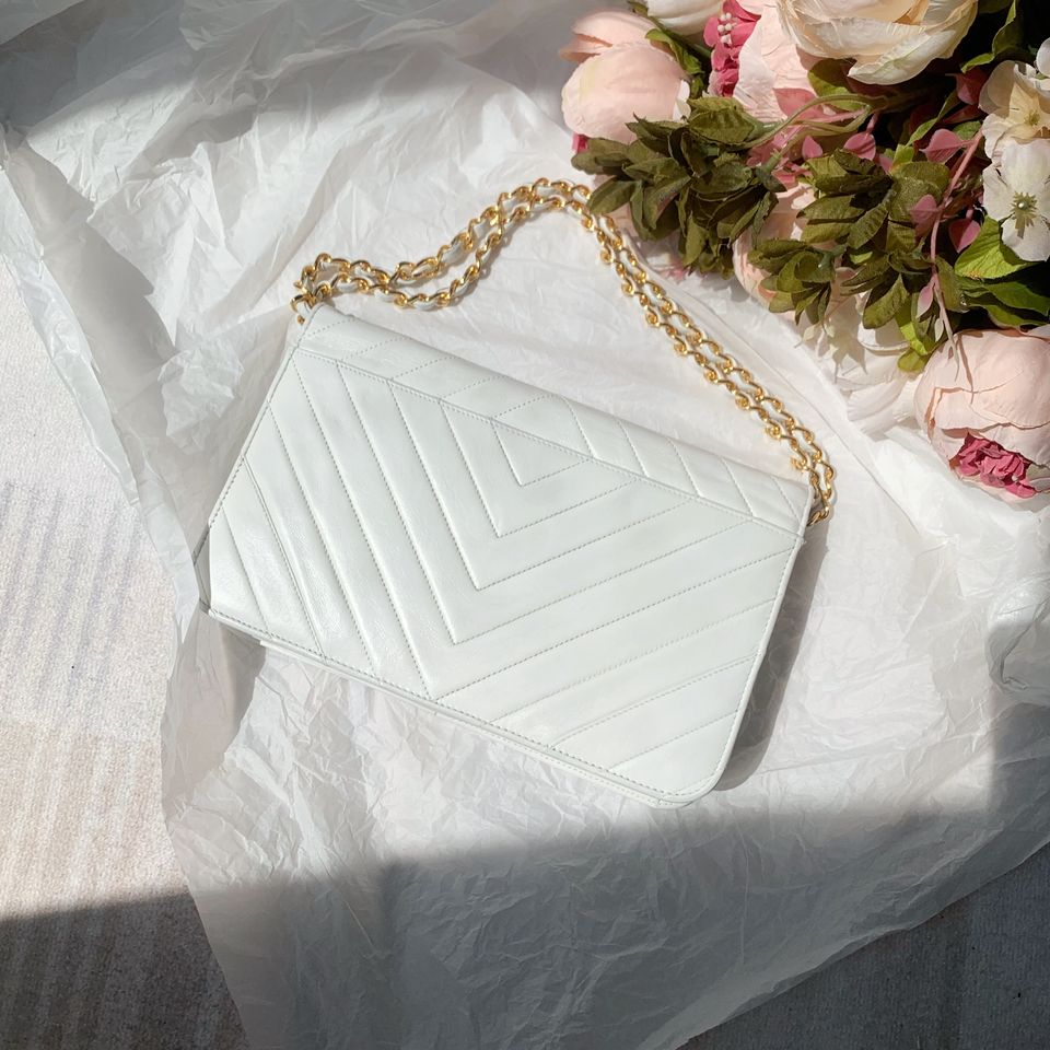 Chanel vintage V-Stitch Flap Bag