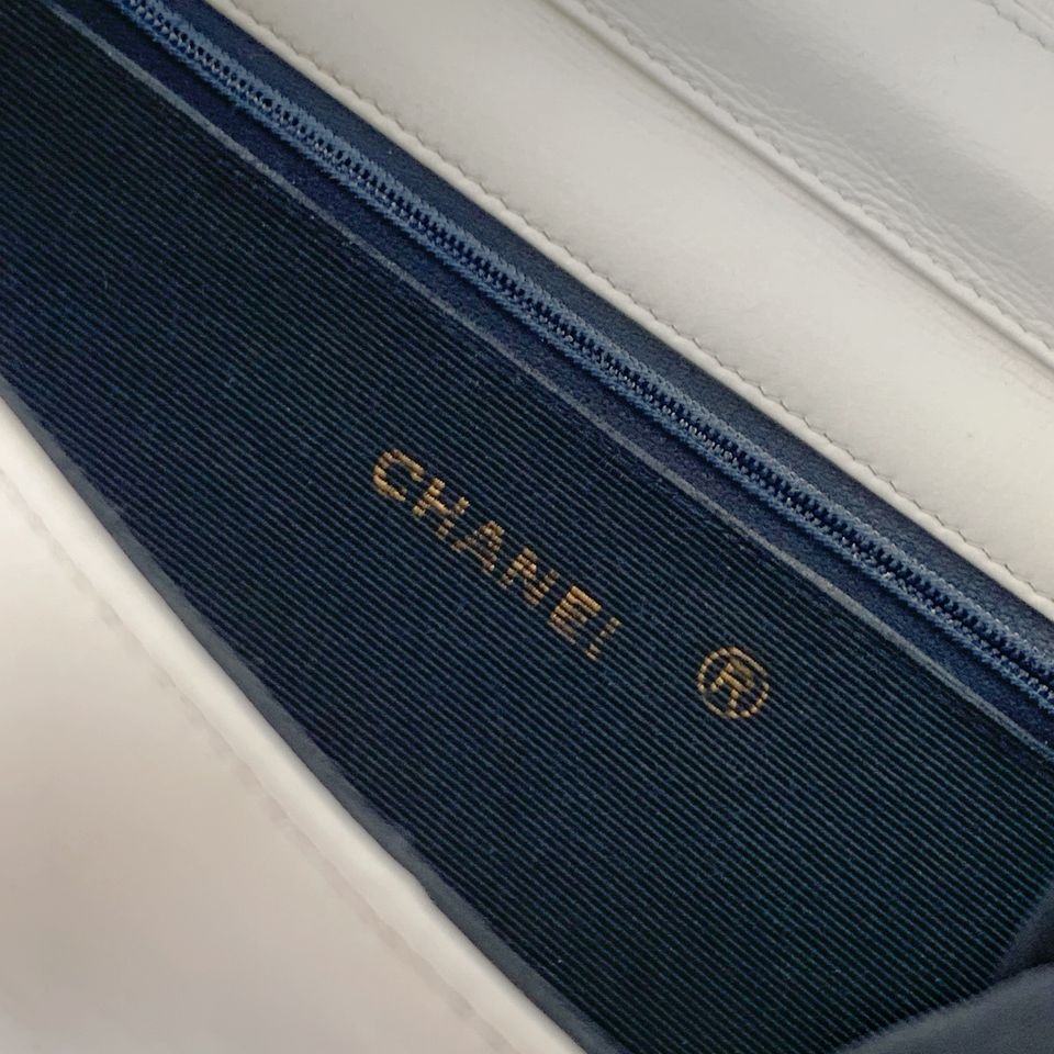 Chanel vintage V-Stitch Flap Bag