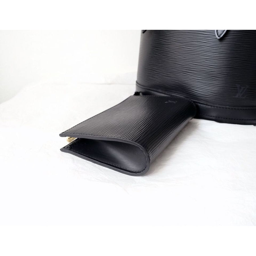 Louis Vuitton black epi leather petit bucket with pouch