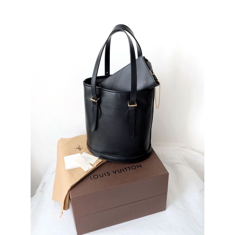 Louis Vuitton black epi leather petit bucket with pouch