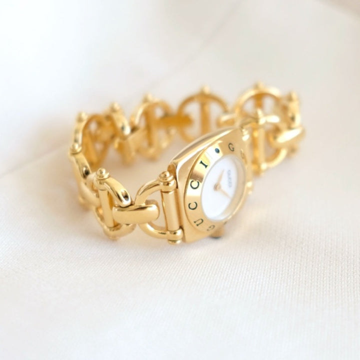 Gucci vintage 6400L mother pearl dial & horsebit chain watch