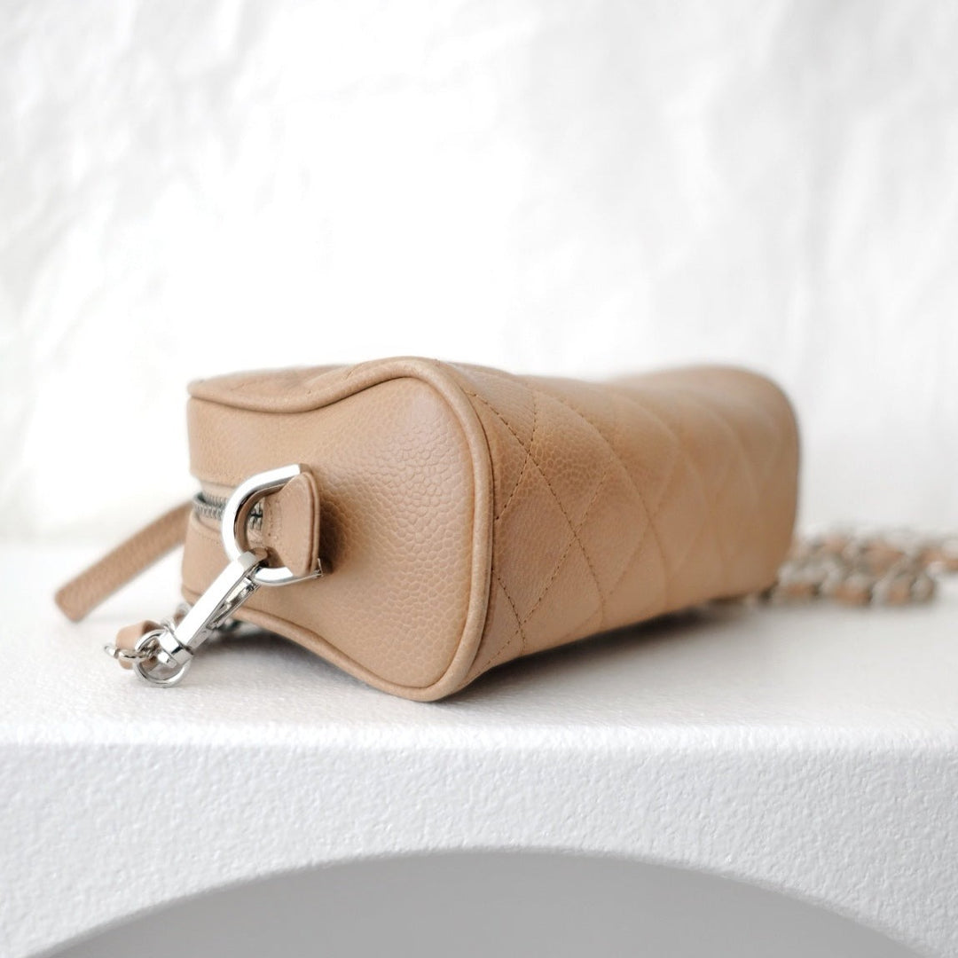 Chanel vintage beige quilted cowhide pouch +chain