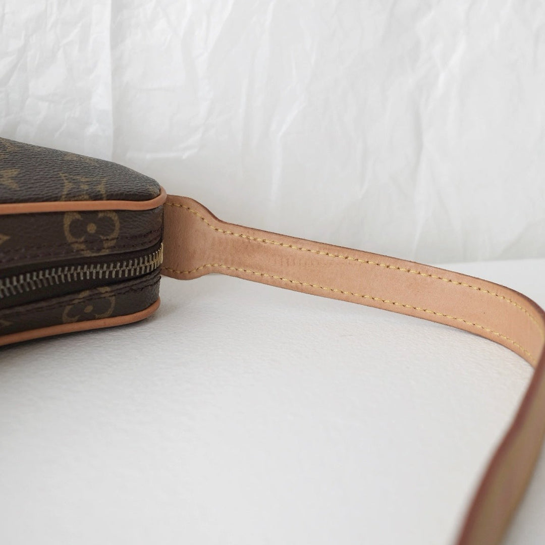 Louis Vuitton vintage croissant pm