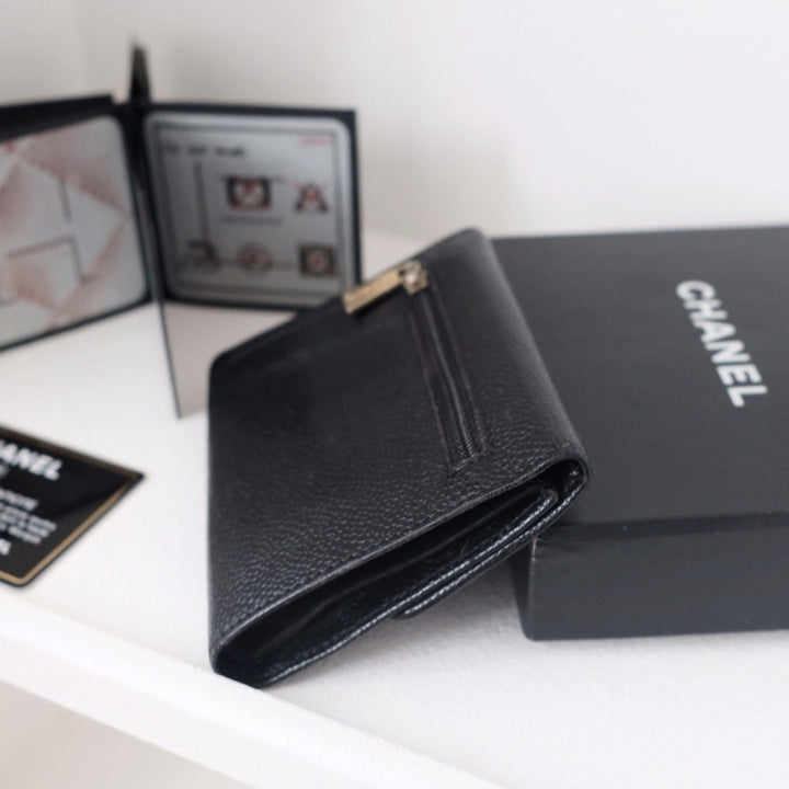Chanel vintage caviar leather short wallet