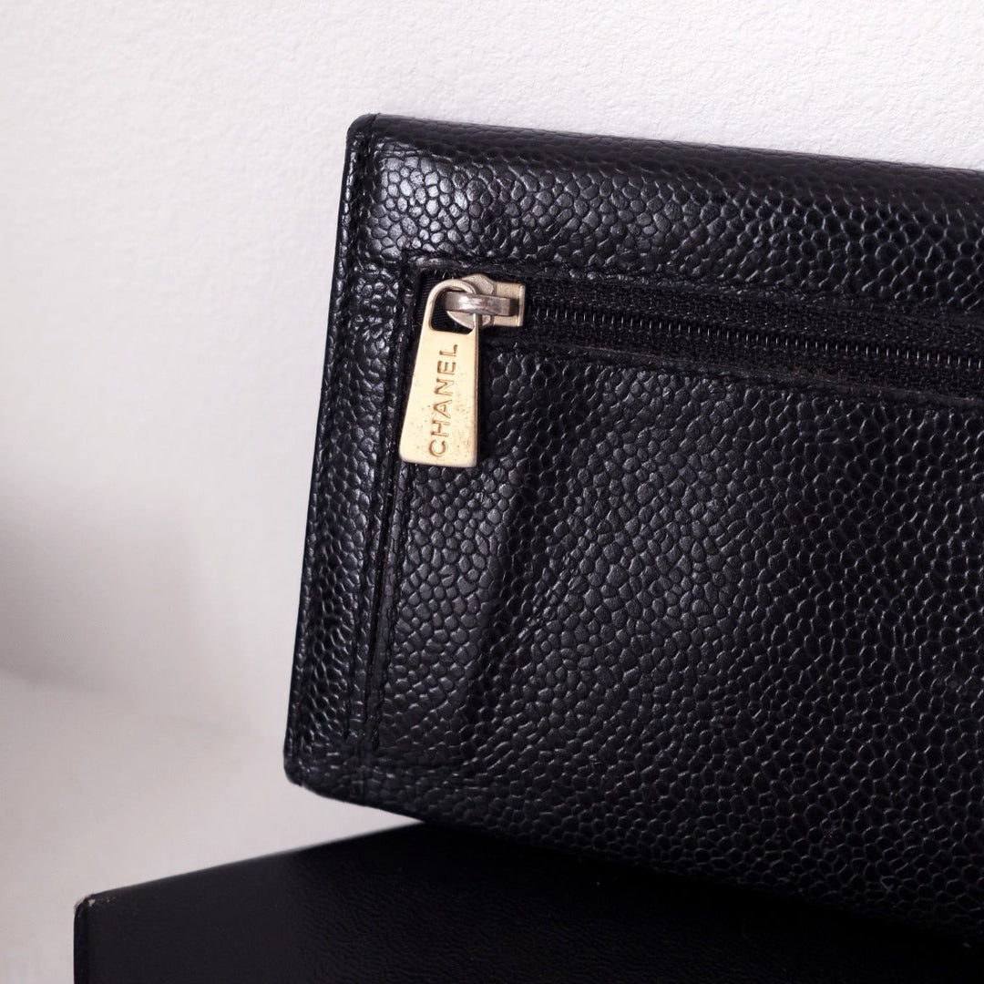 Chanel vintage caviar leather short wallet