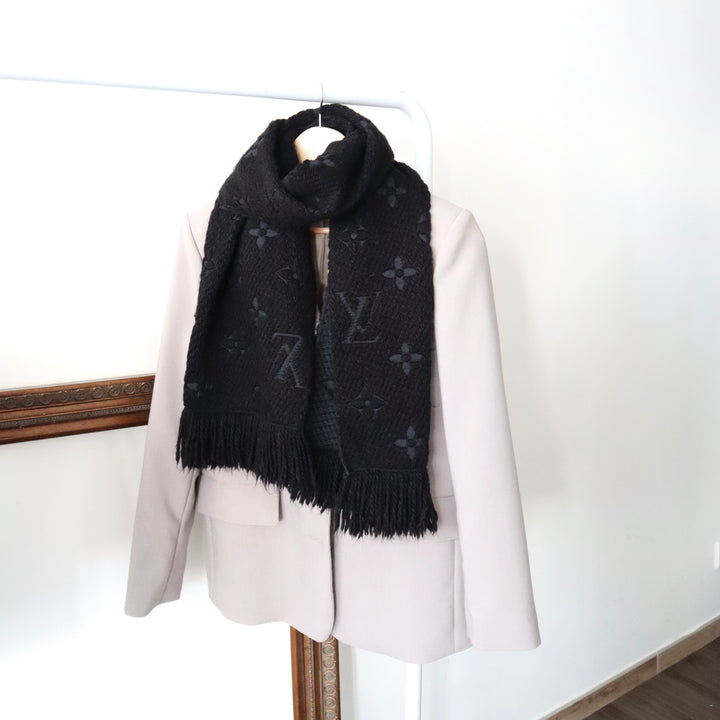 Louis Vuitton Logomania Scarf LS221