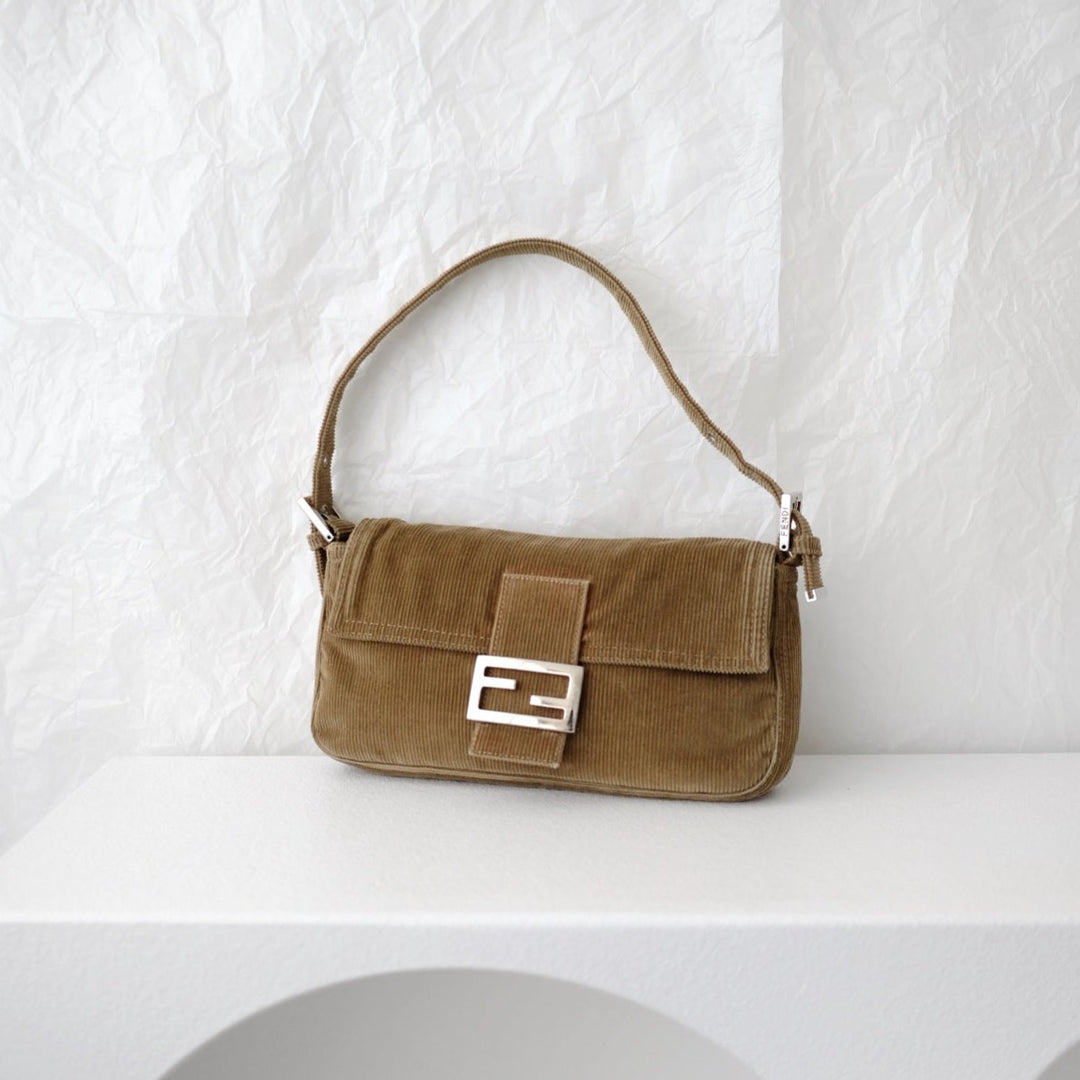 Fendi vintage ribbed mamma baguette shoulder bag