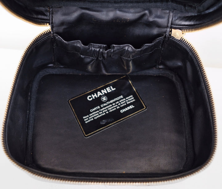 Chanel vintage coco cowhide wash bag