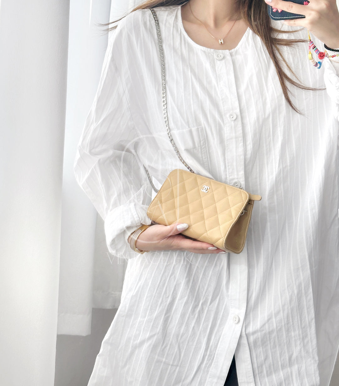Chanel vintage beige quilted sheepskin pouch +chain