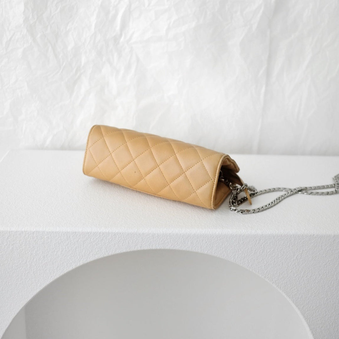 Chanel vintage beige quilted sheepskin pouch +chain