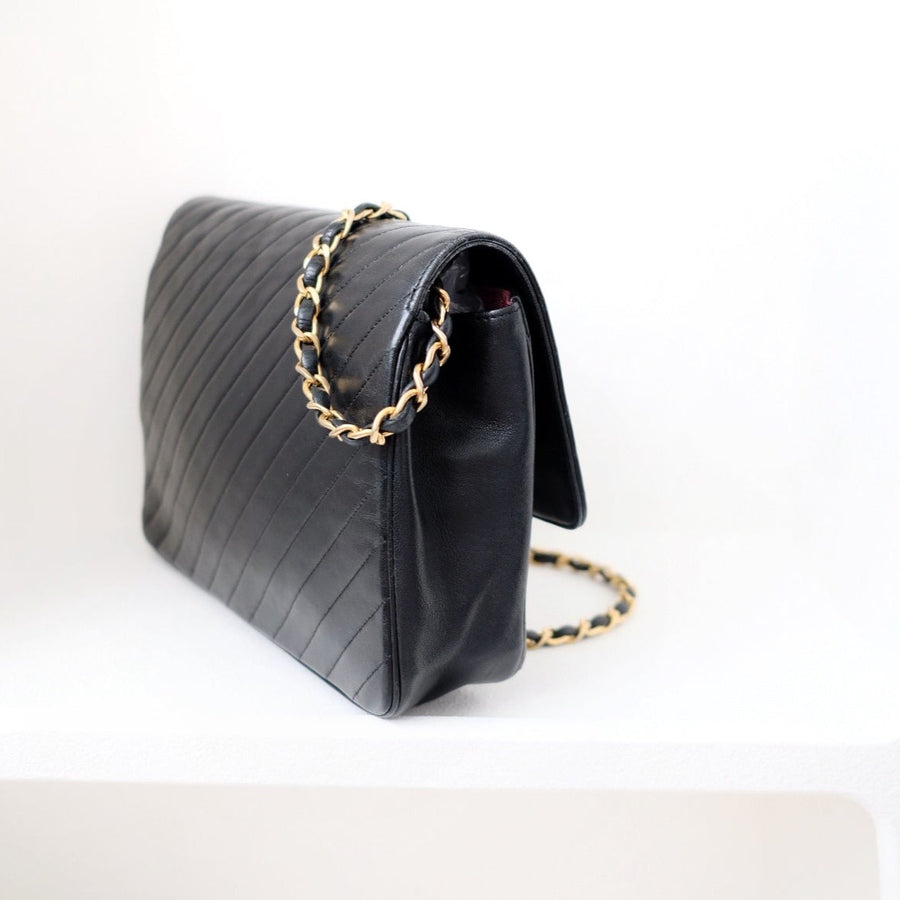 Chanel cc logo chain shoulder bag leather black gold