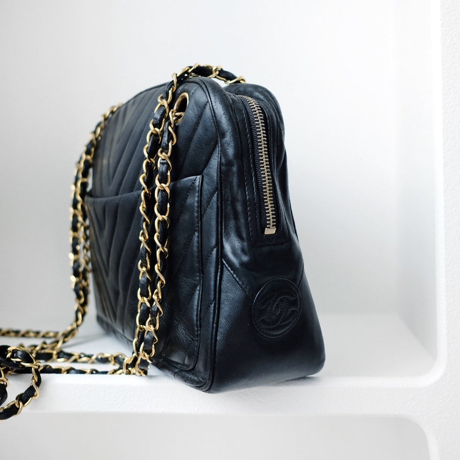 Chanel vintage V-stitch chain bag