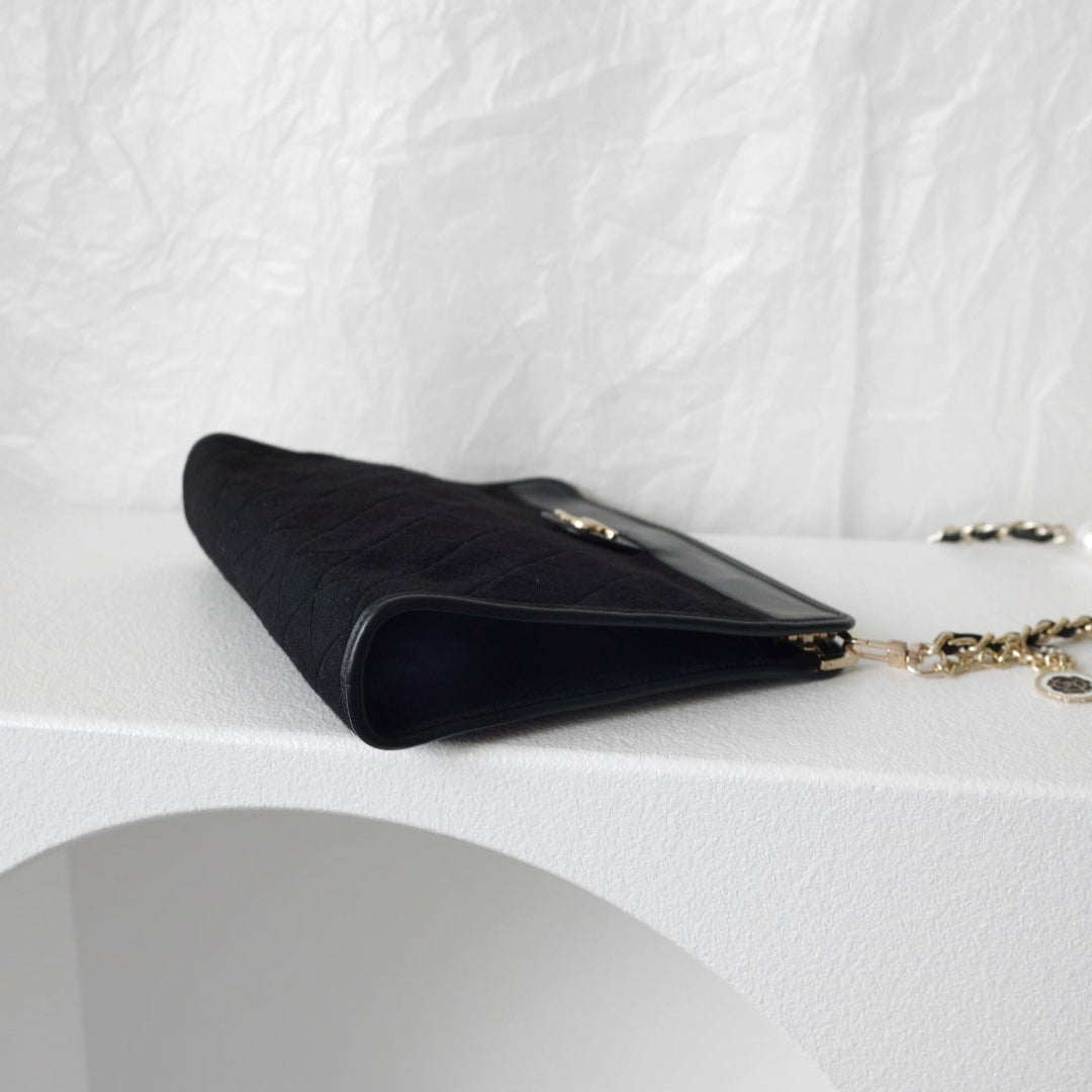 Chanel vintage black pouch + chain