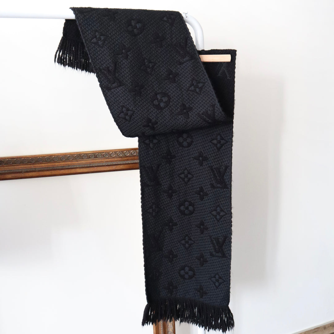 Louis Vuitton Logomania Scarf LS221