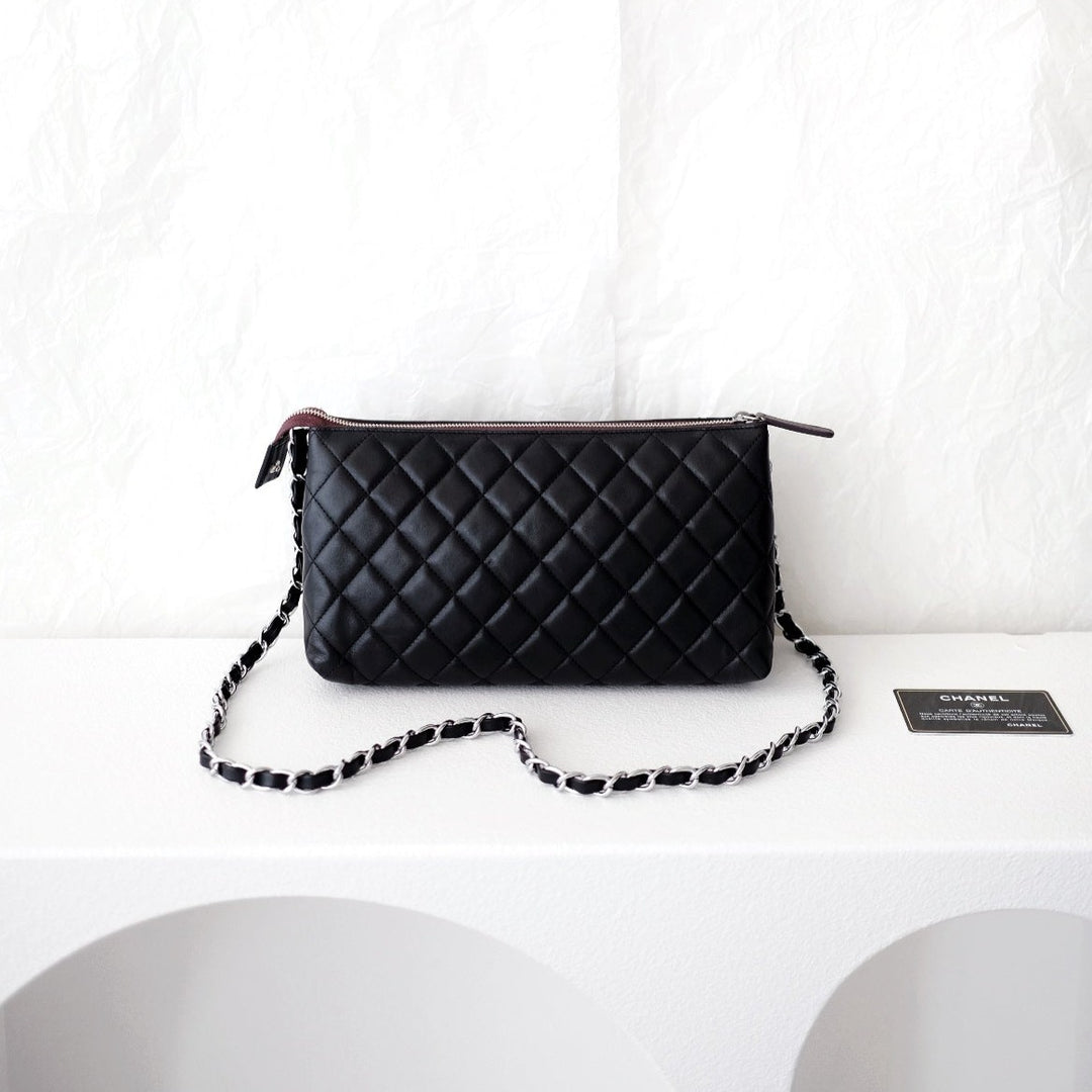 Chanel matelasse quilted clutch bag+chain