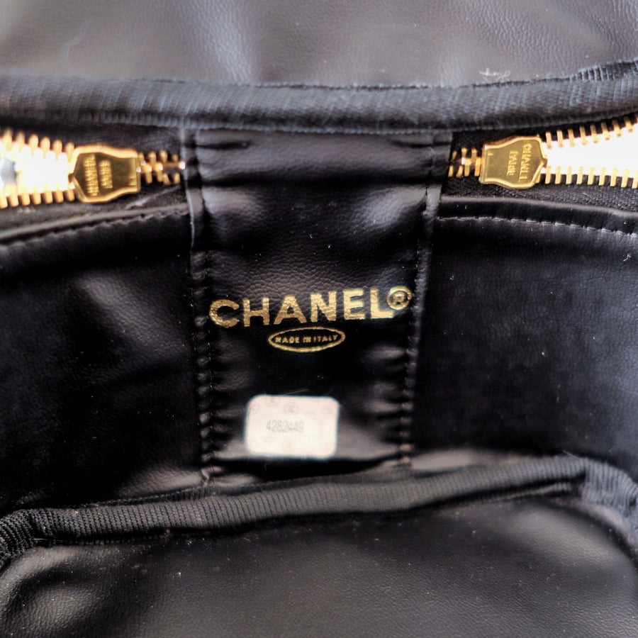 Chanel vintage coco cowhide mini wash bag