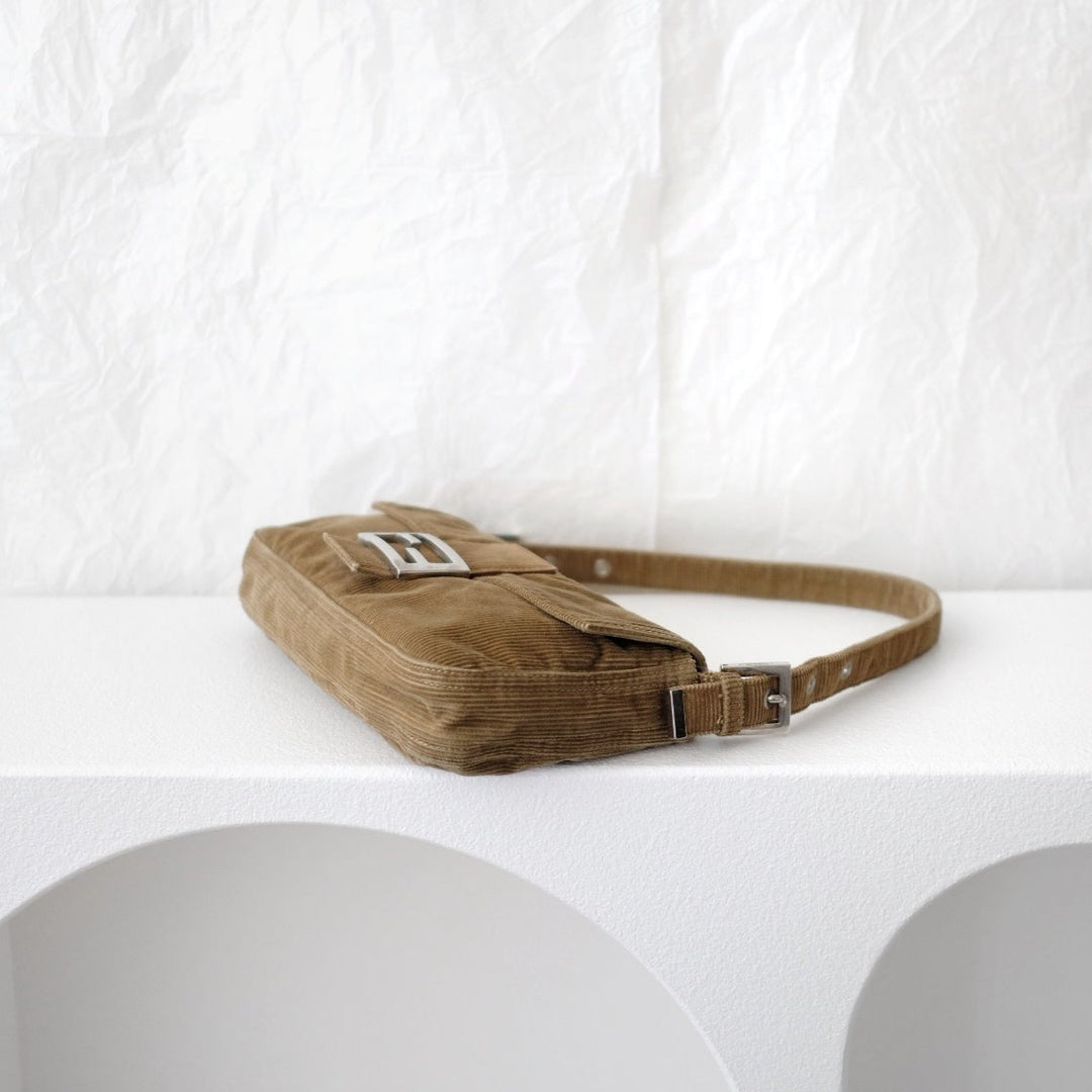 Fendi vintage ribbed mamma baguette shoulder bag