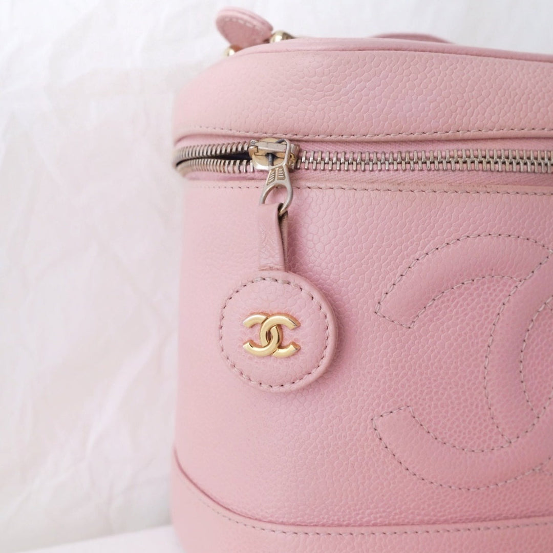Chanel vintage coco caviar wash bag