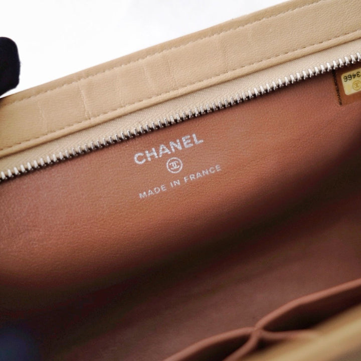 Chanel vintage beige quilted sheepskin pouch +chain
