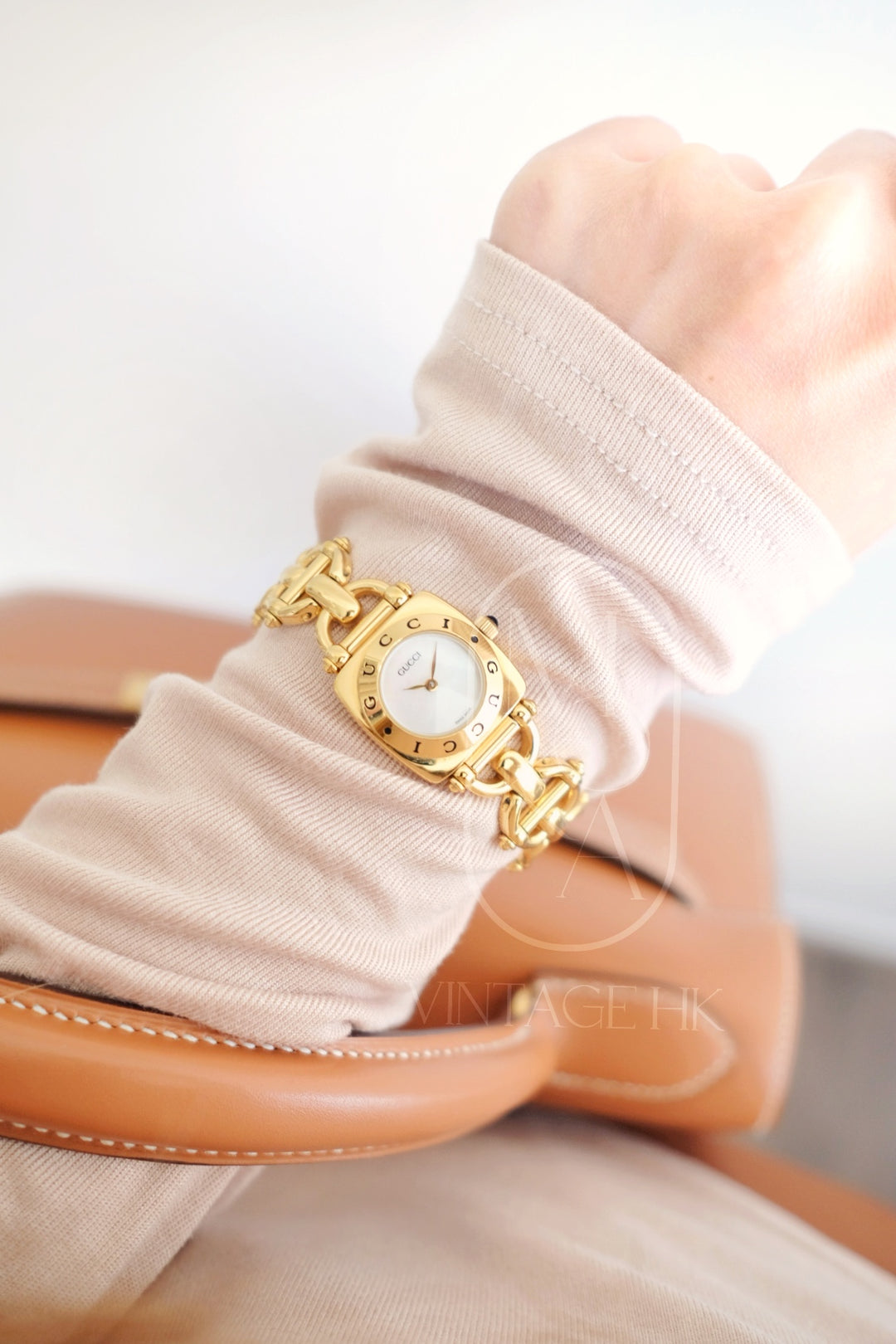 Gucci vintage 6400L mother pearl dial & horsebit chain watch