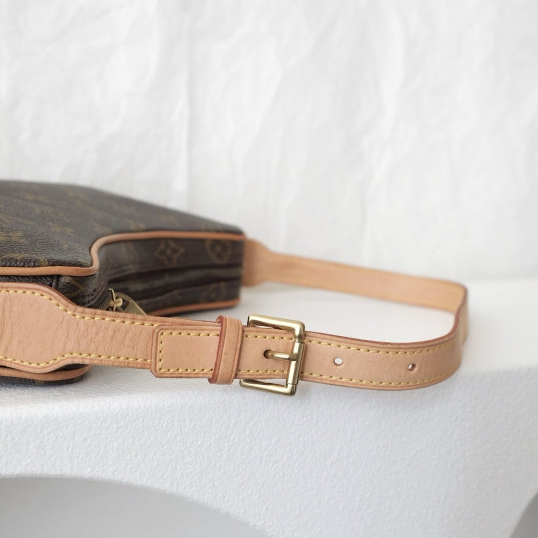 Louis Vuitton vintage croissant pm