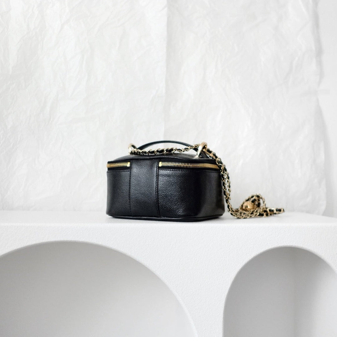 Chanel vintage coco cowhide mini wash bag