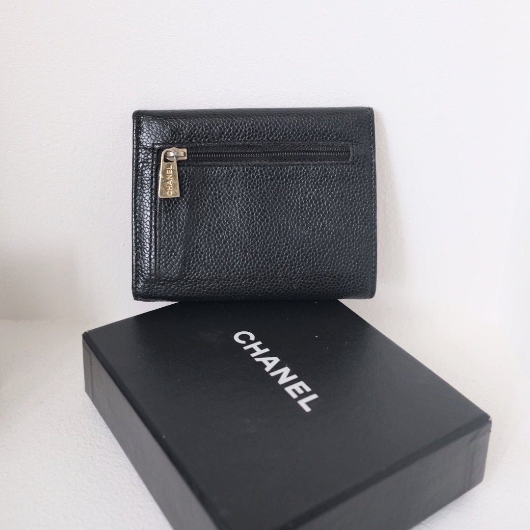 Chanel vintage caviar leather short wallet
