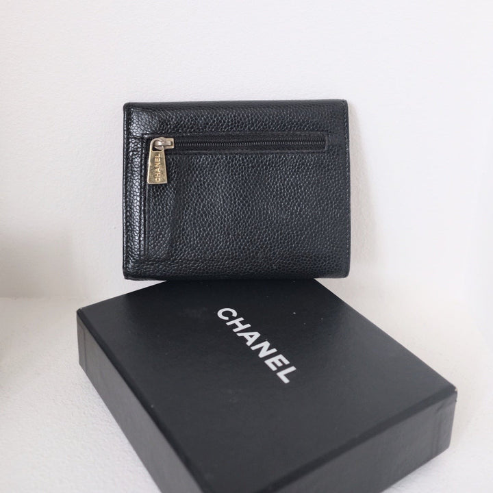 Chanel vintage caviar leather short wallet