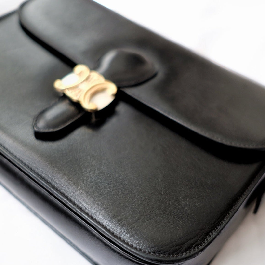 Celine vintage medium triomphe box bag