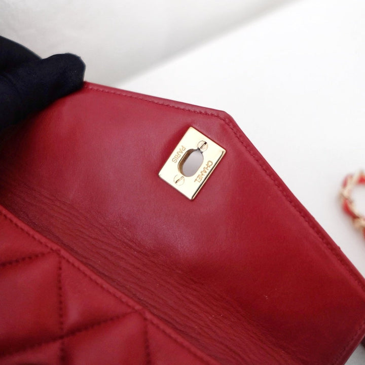 Chanel  vintage quilted sheepskin CC belt bag+chain