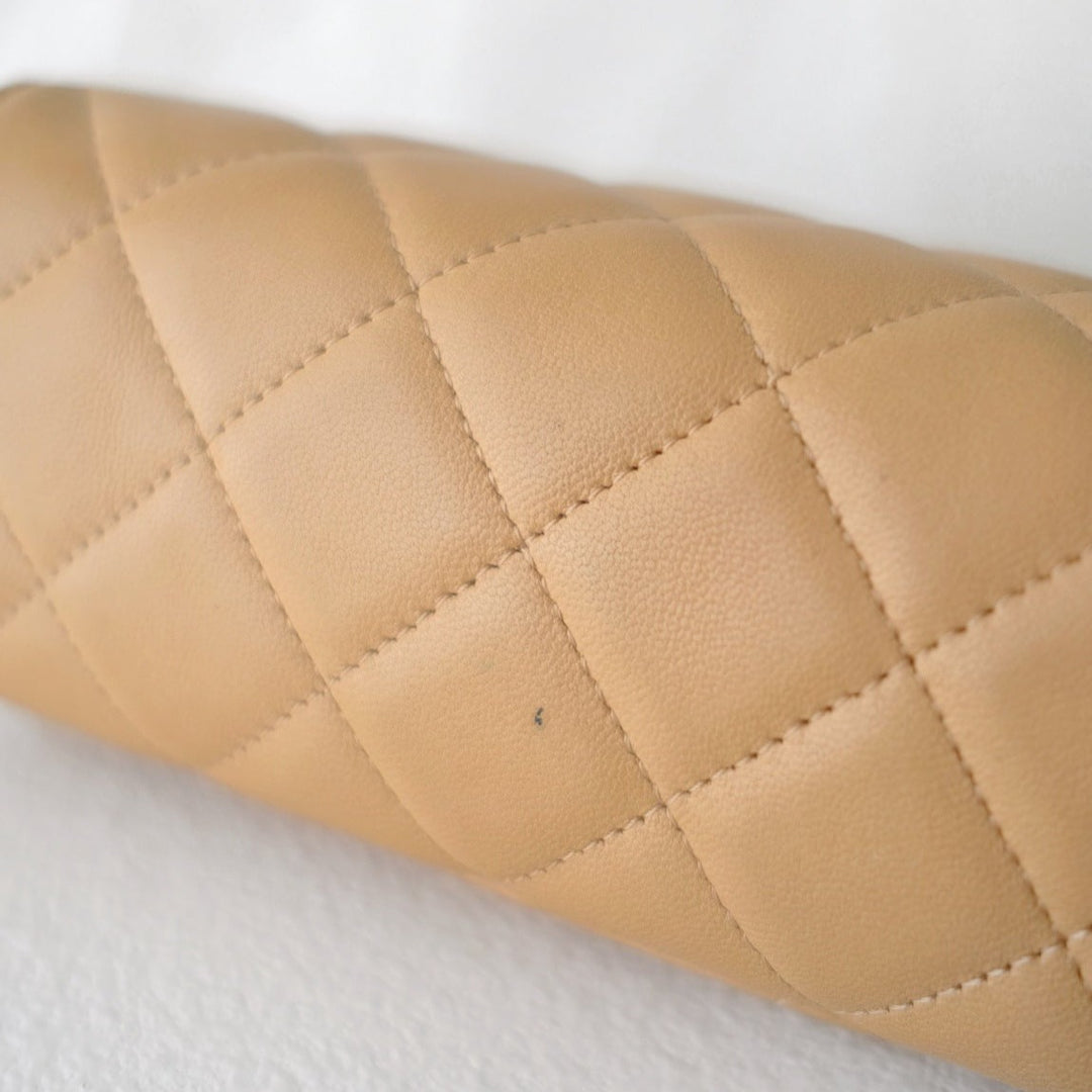 Chanel vintage beige quilted sheepskin pouch +chain