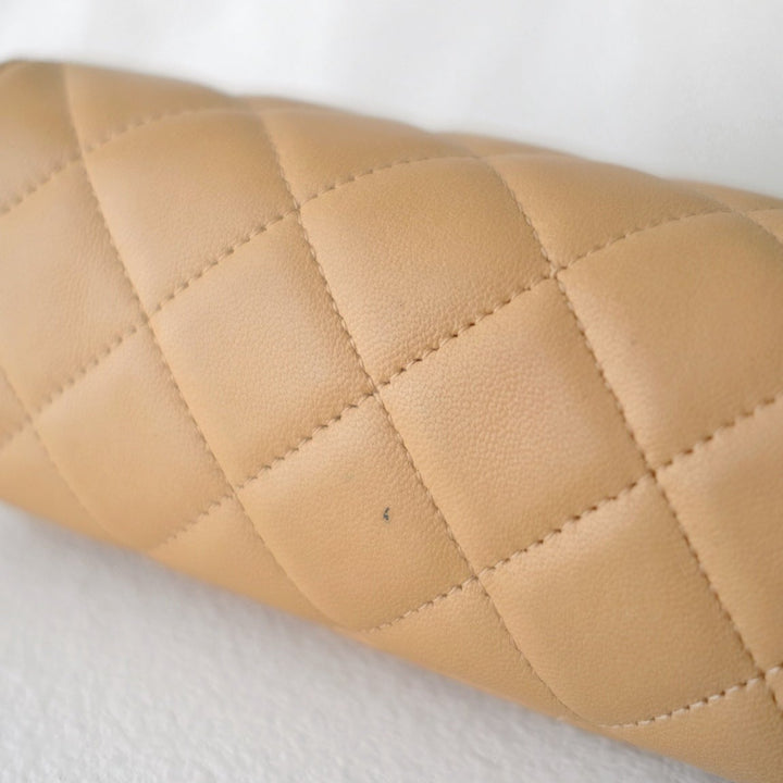Chanel vintage beige quilted sheepskin pouch +chain