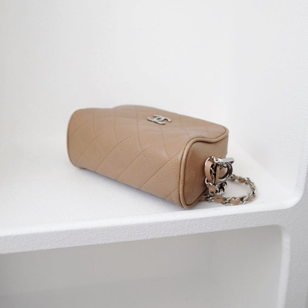 Chanel vintage beige quilted cowhide pouch +chain