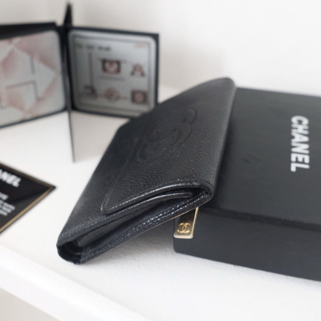 Chanel vintage caviar leather short wallet