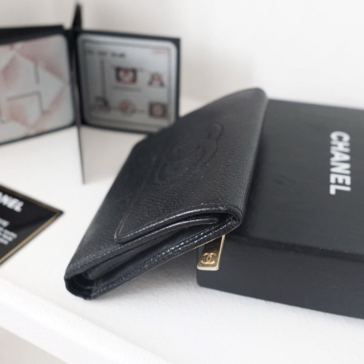 Chanel vintage caviar leather short wallet