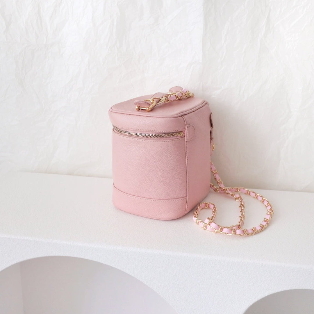 Chanel vintage coco caviar wash bag