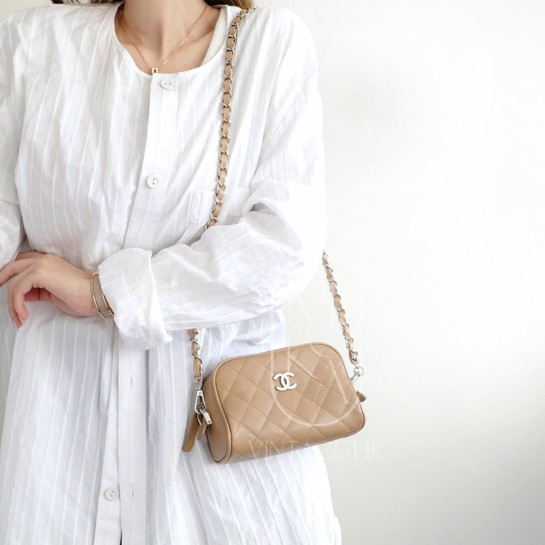 Chanel vintage beige quilted cowhide pouch +chain