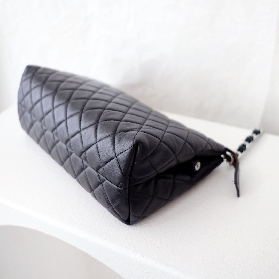 Chanel matelasse quilted clutch bag+chain