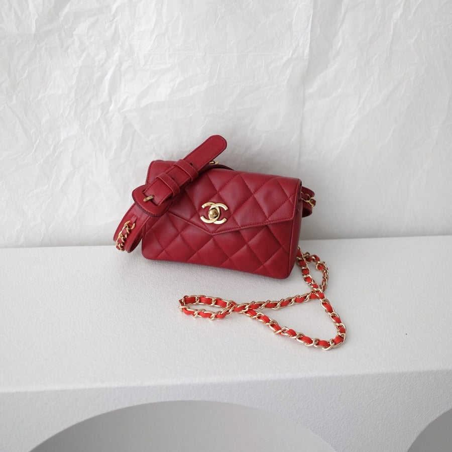 Chanel  vintage quilted sheepskin CC belt bag+chain