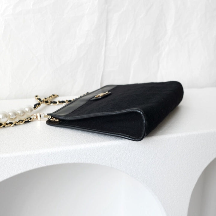 Chanel vintage black pouch + chain