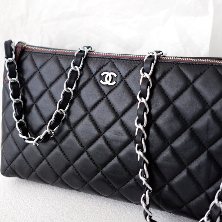 Chanel matelasse quilted clutch bag+chain
