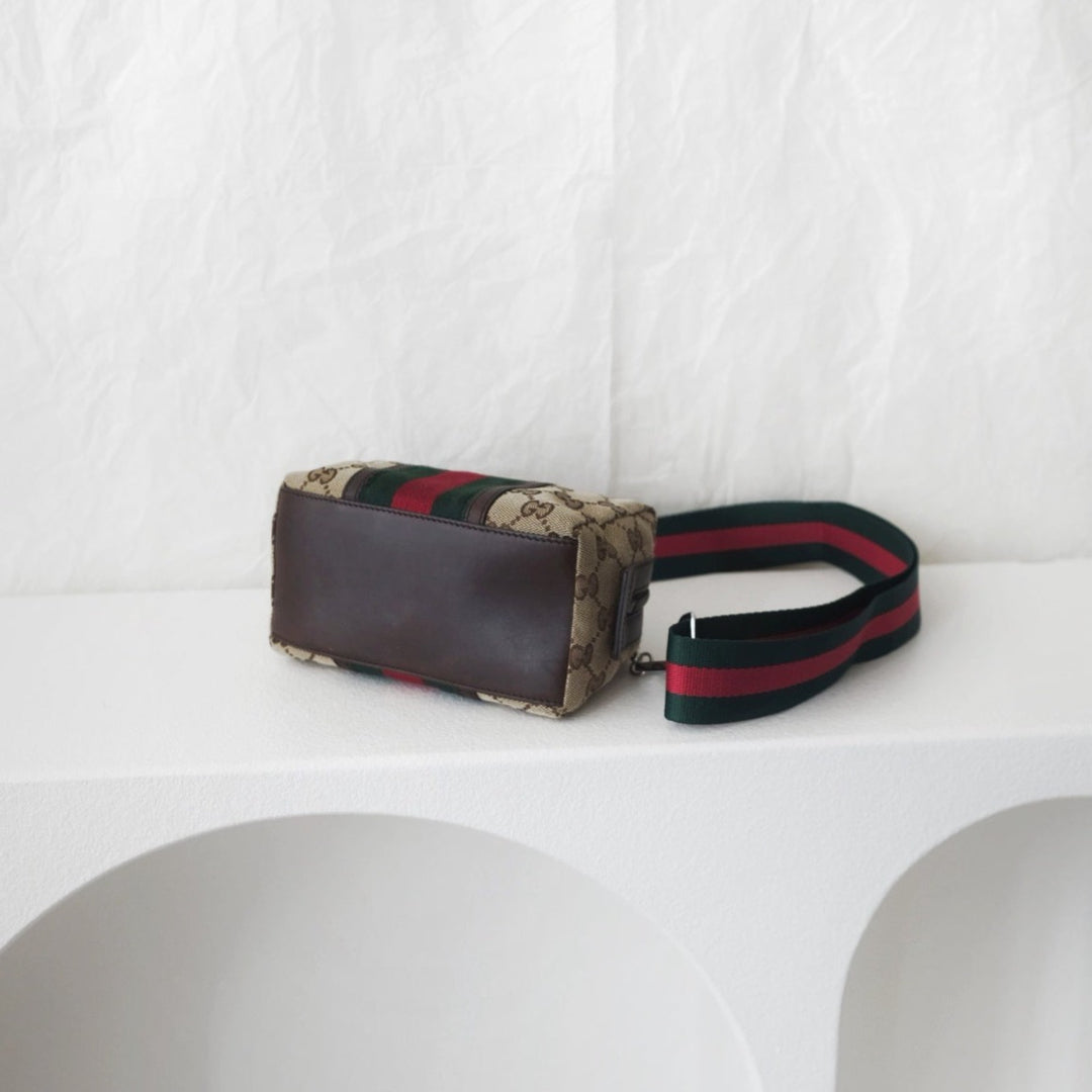 Gucci vintage GG clutch bag