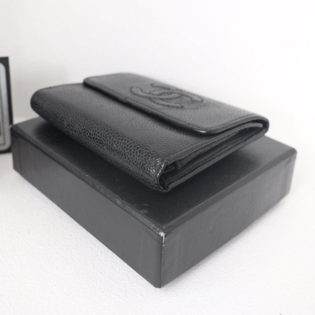 Chanel vintage caviar leather short wallet