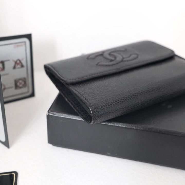 Chanel vintage caviar leather short wallet