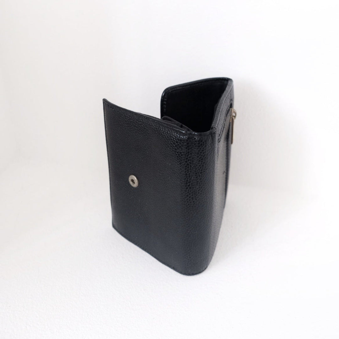 Chanel vintage caviar leather short wallet