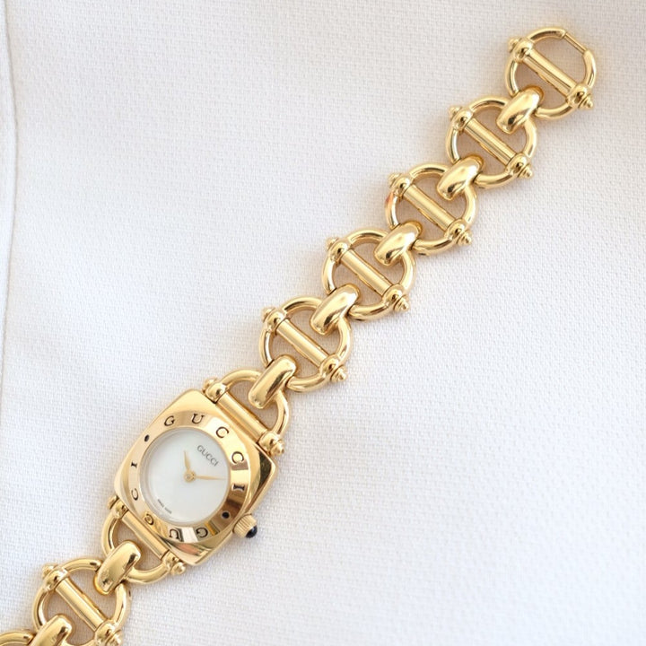 Gucci vintage 6400L mother pearl dial & horsebit chain watch
