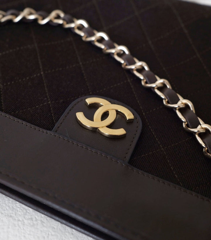 Chanel vintage brown pouch + chain