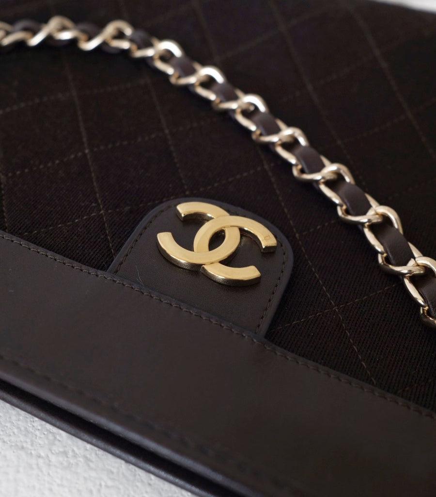 Chanel vintage brown pouch + chain