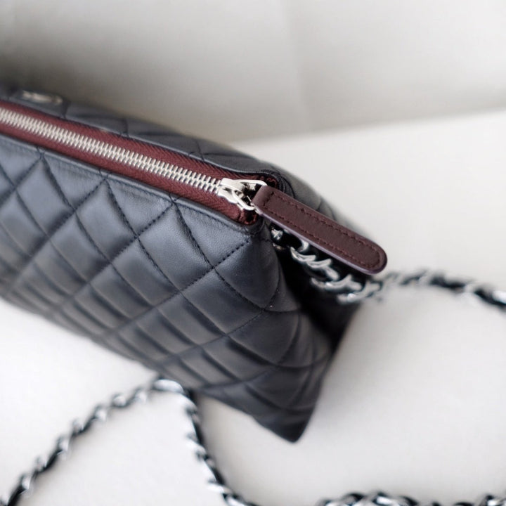 Chanel matelasse quilted clutch bag+chain