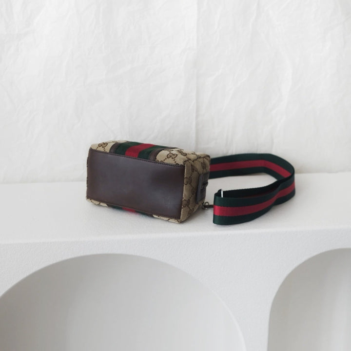 Gucci vintage GG clutch bag